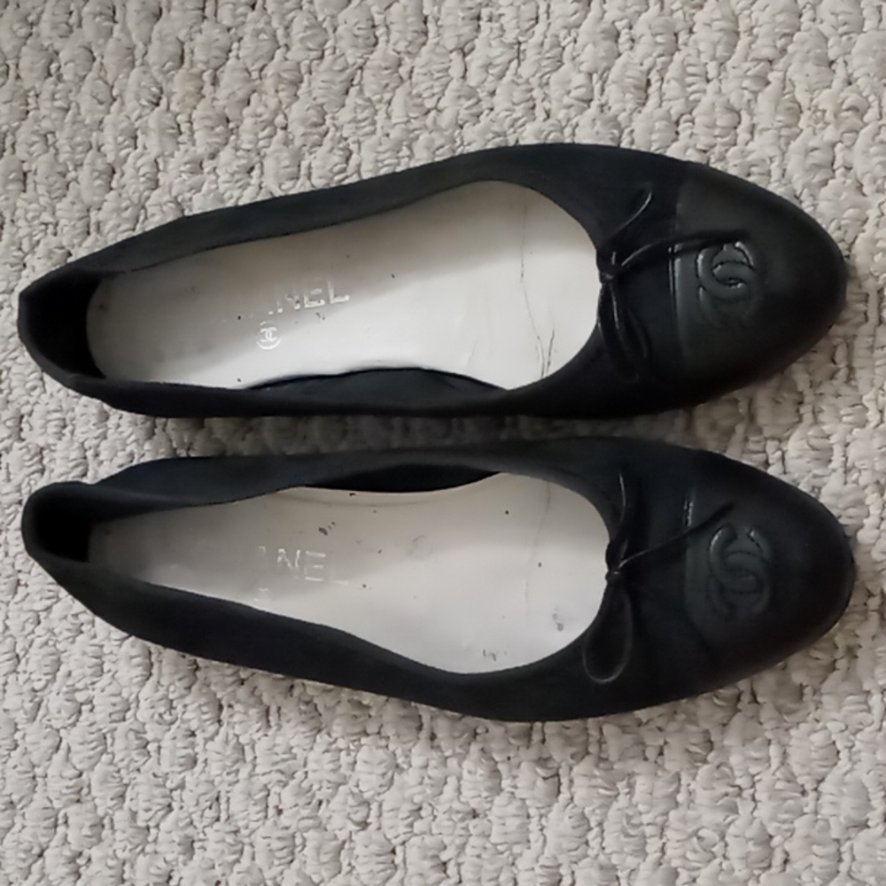 CHANEL Black Leather Captoe Ballet Flats 38.5